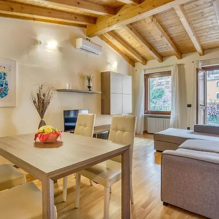 Apartment 2 Bedroom Cozy In