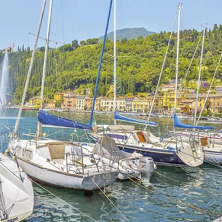 2 Bedroom Cozy In Toscolano Maderno