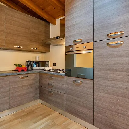 2 Bedroom Cozy In Apartment