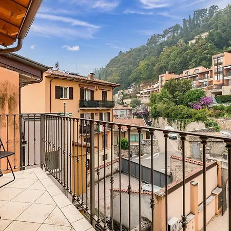 Apartment 2 Bedroom Cozy In Toscolano Maderno