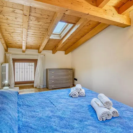 Apartment 2 Bedroom Cozy In Toscolano Maderno