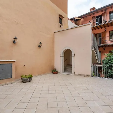 2 Bedroom Cozy In *